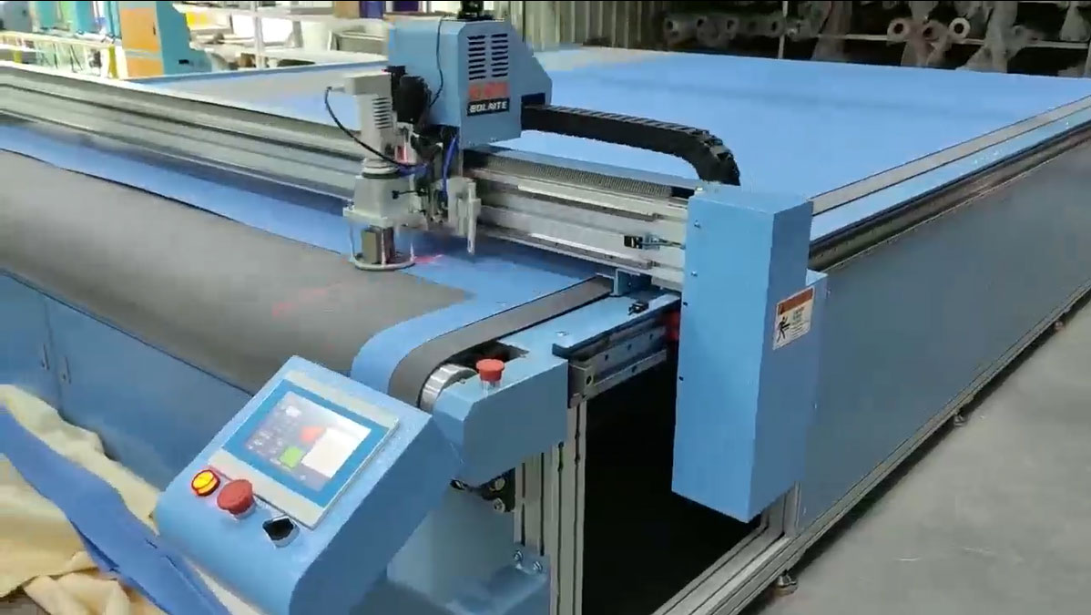 Windproof curtain cutting machine